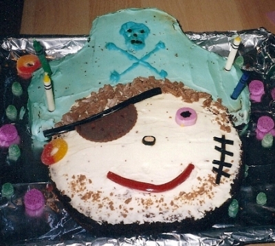 decorating pirate birthday cake